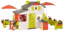 Spielhaus Neo Friends House DeLuxe Smoby Mit Zwei Spielküchen Und Tischen Mit Einem Sonnenschirm Mit Umzäunung