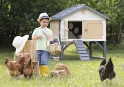 Hühnerstall Für 5 Hühner Cluck Cluck Cottage Beige Smoby 4 Türen Mit Treppe Und Einem Futtertrog Und Einem Nest Mit Einem Künstlichen Ei SM890100 -Spielzeug Theater Verkäufe 890100 e smoby kurin