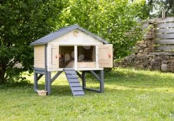 Hühnerstall Für 5 Hühner Cluck Cluck Cottage Beige Smoby 4 Türen Mit Treppe Und Einem Futtertrog Und Einem Nest Mit Einem Künstlichen Ei SM890100 -Spielzeug Theater Verkäufe 890100 k smoby kurin