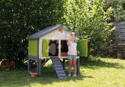 Hühnerstall Für 5 Hühner Cluck Cluck Cottage Green Smoby 4 Türen Mit Treppe Und Einem Futtertrog Und Einem Nest Mit Einem Künstlichen Ei 128 Cm Höhe SM890101 -Spielzeug Theater Verkäufe 890101 m smoby kurin